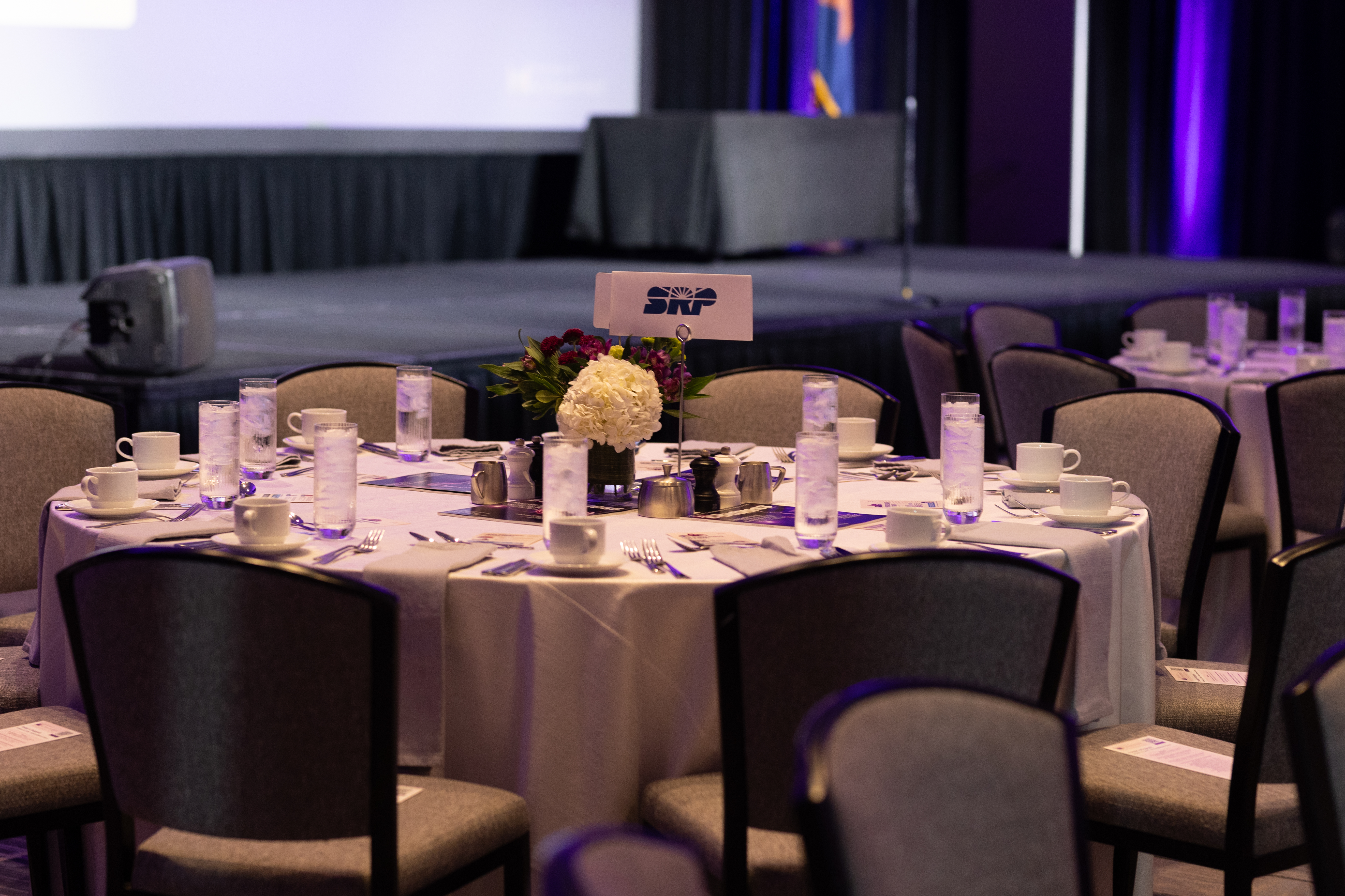 Women of Achievement table layout and decor at the Arizona Biltmore Resort